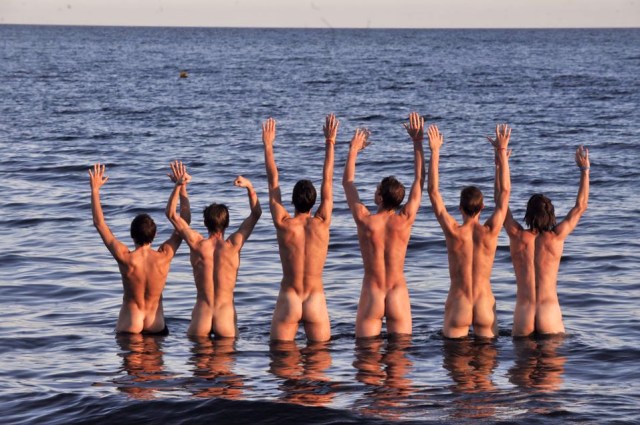 Evviva il nudismo!