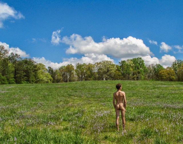 Nudismo in campagna 