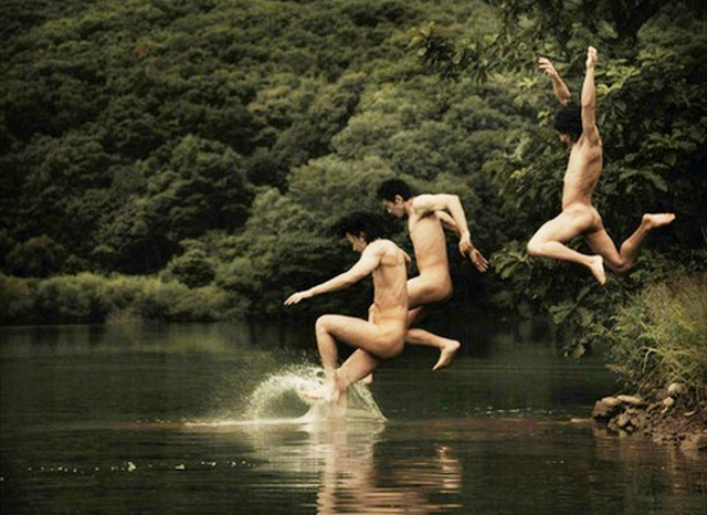 Il bello del bagno nudo